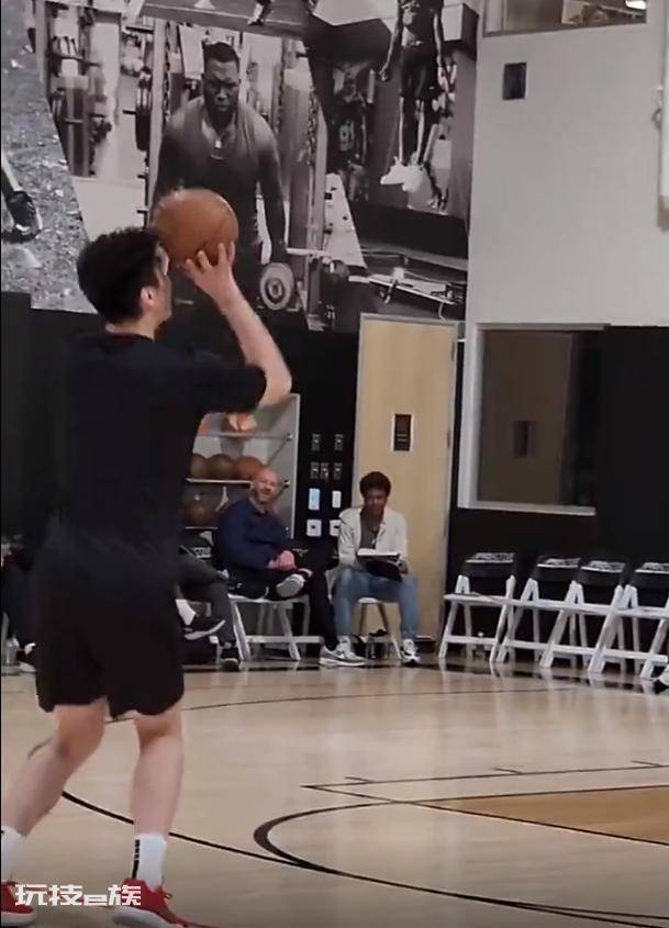 余嘉豪身高冲击NBA(2米21身高还有细腻的篮下技术)-图片4